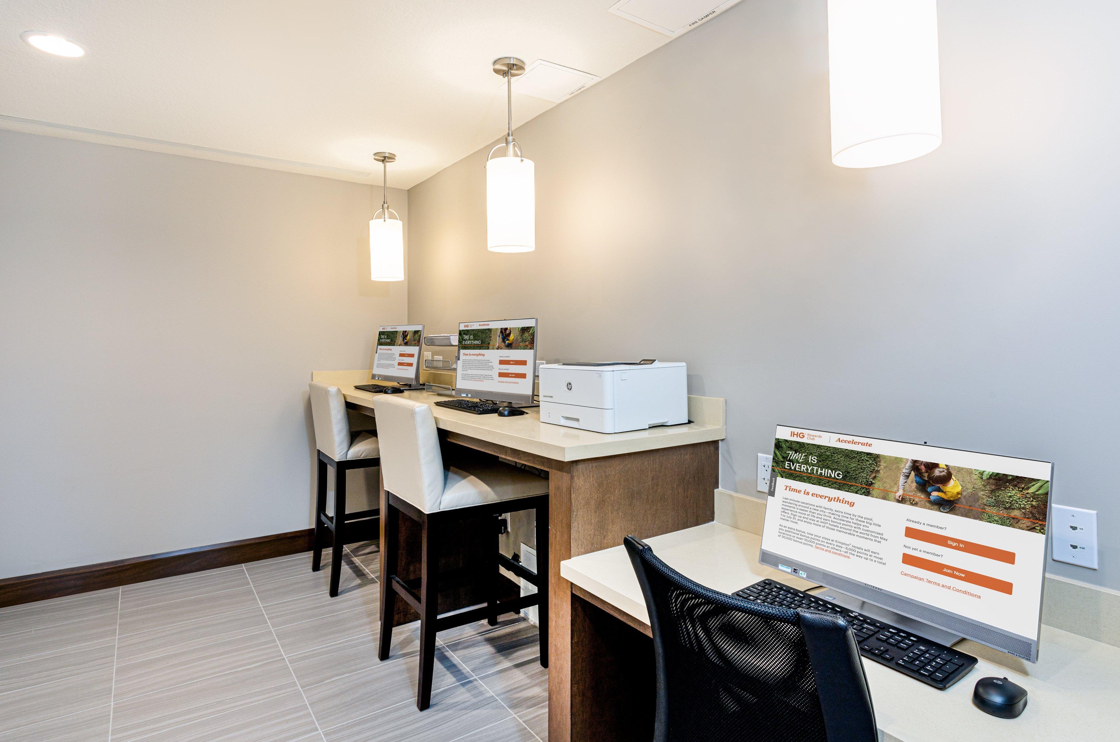 Staybridge - Lauderdale Airport - West By Ihg Davie